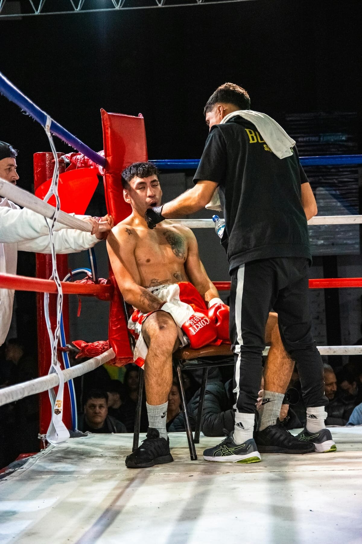 勝利の陰の立役者！ボクシングセコンドの役割とは？ イメージ